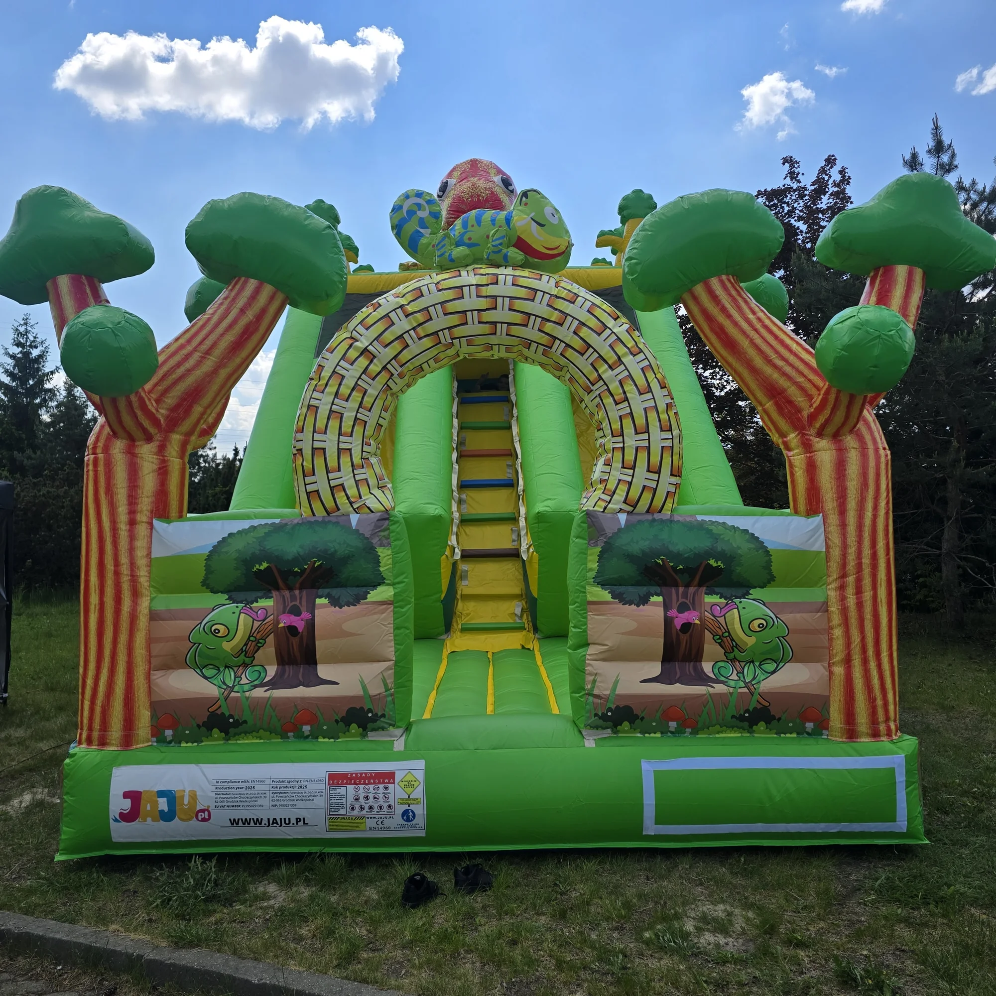 Dmuchaniec Kameleon z wejściem i wysoką zjeżdżalnią